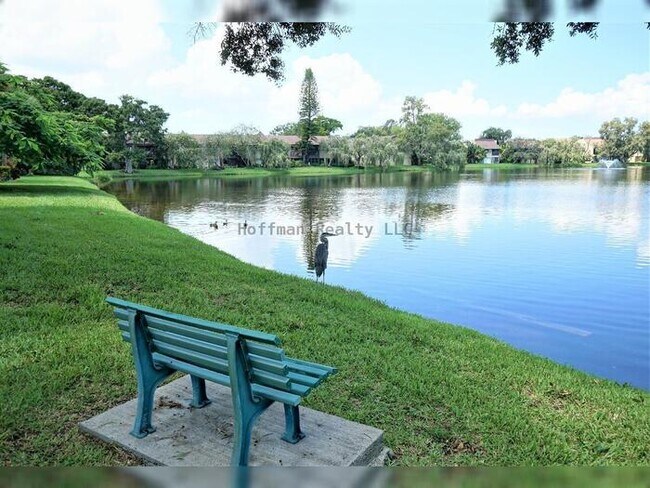 Building Photo - 3-Bed, 2-Bath, Condo in St. Petersburg