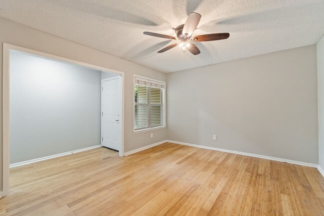Building Photo - 2119 N 55th Pl