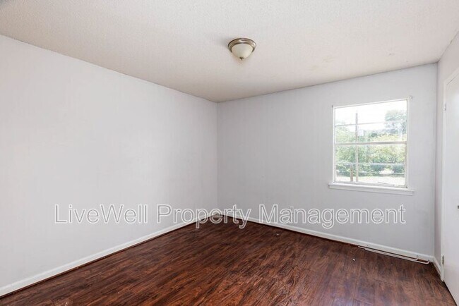 Building Photo - 8017 1st Ave S