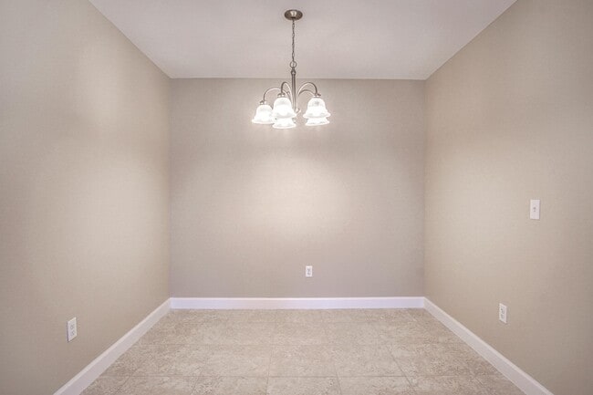 Building Photo - Beautiful 1 Bedroom Apartment in Fort Walton Beach!