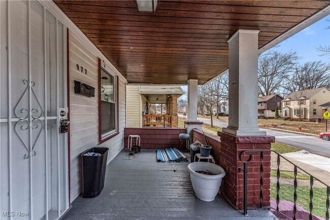 Building Photo - 977 Yellowstone Rd