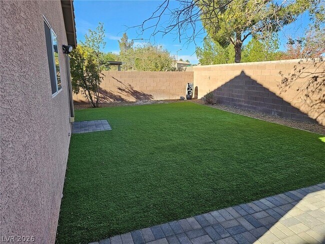 Foto del edificio - 5064 Whistling Acres Ave