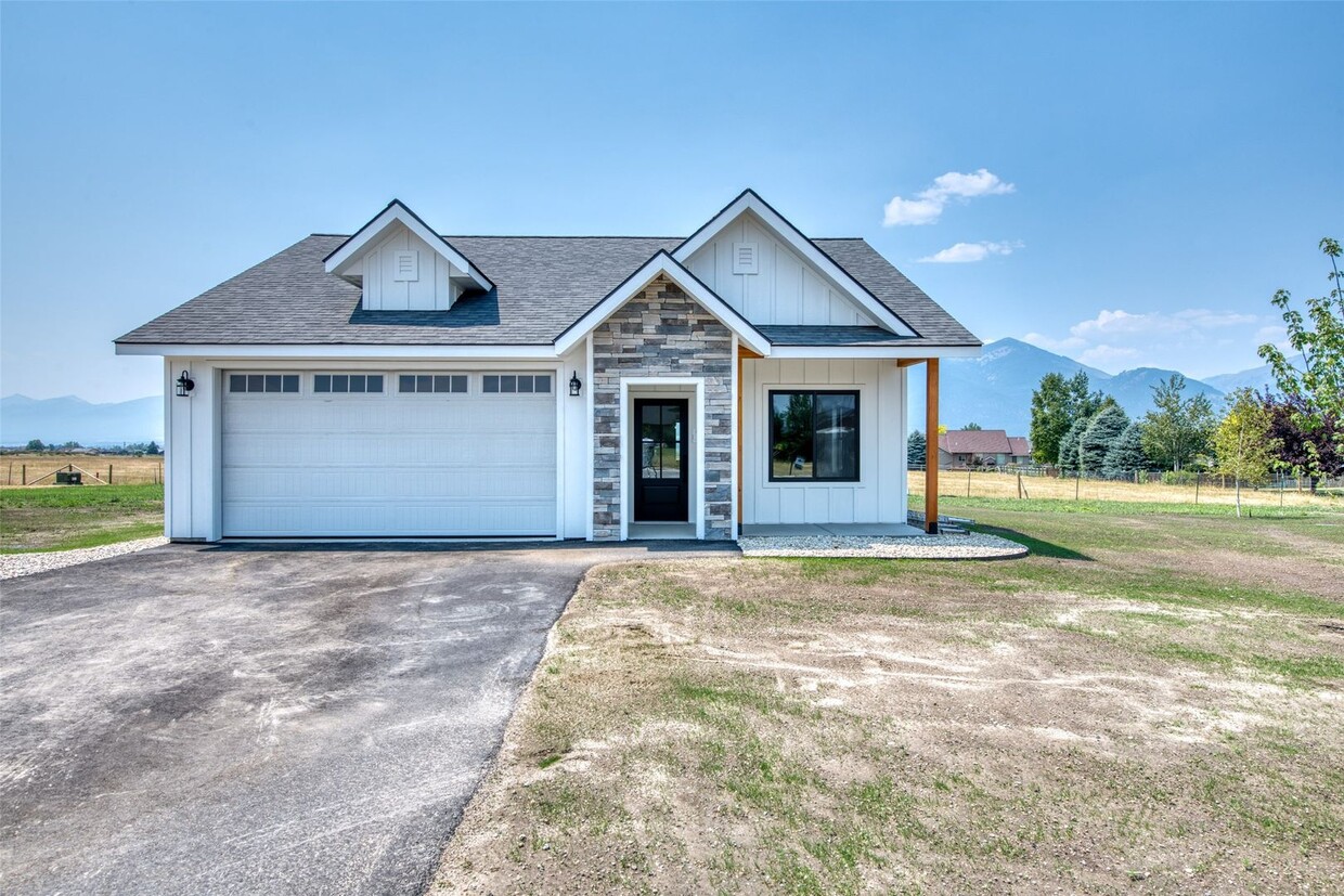 Foto principal - BRAND NEW Stevensville home