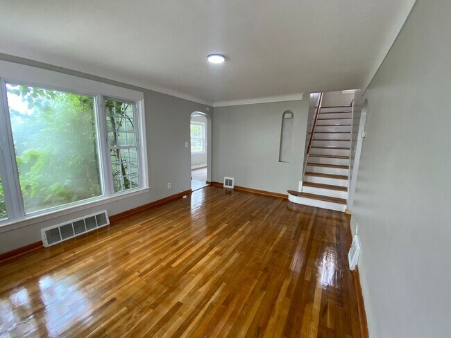 Building Photo - 5129 E 114th St