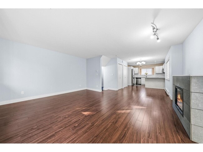 Building Photo - 13368-13372 72 Ave