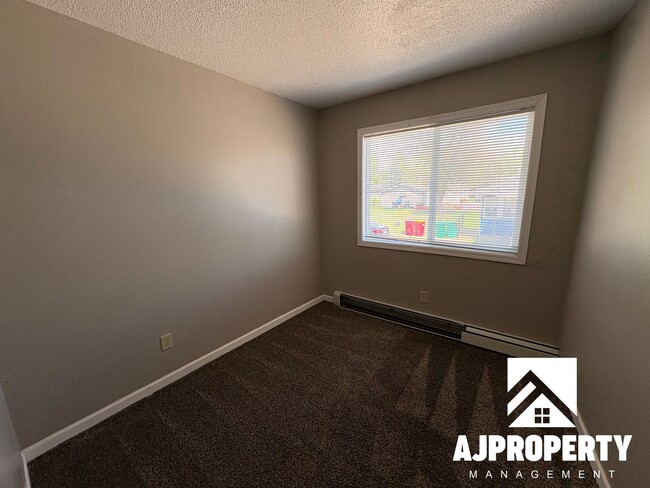 Foto del edificio - 3309 S Elmwood Ave