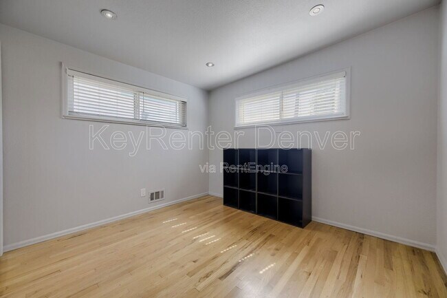Foto del edificio - 219 S Holly St