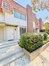 Building Photo - 27939 Ridgebrook Ct