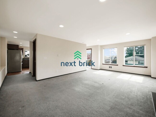Building Photo - 3 Bed and 4 Bath Stunning Townhome is Avai...