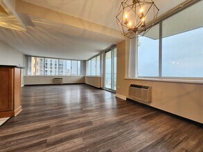 2/2ba Dining - Prospect Tower