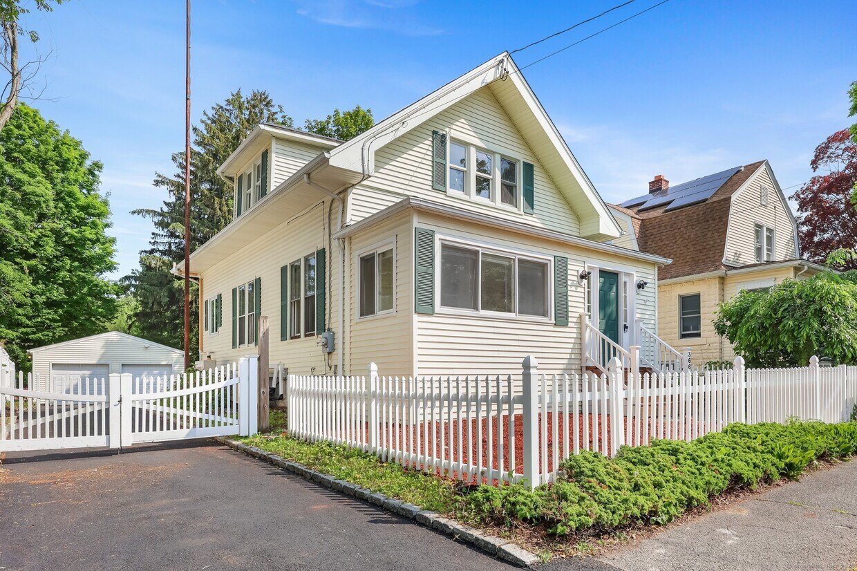 Foto principal - 366 Suburban Ave
