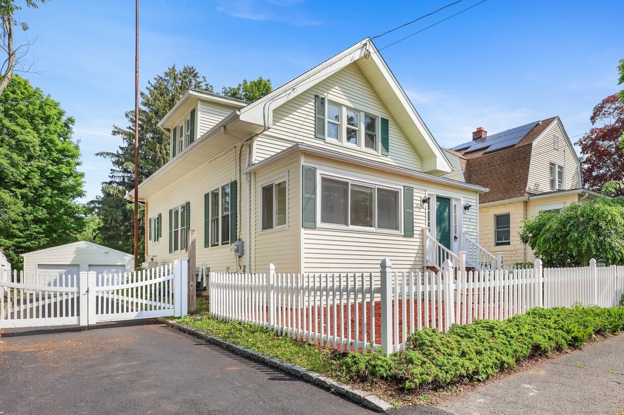 Primary Photo - 366 Suburban Ave