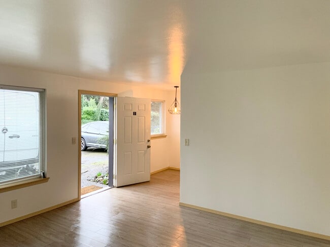 Foto del edificio - 9222 Kenwood Dr SW