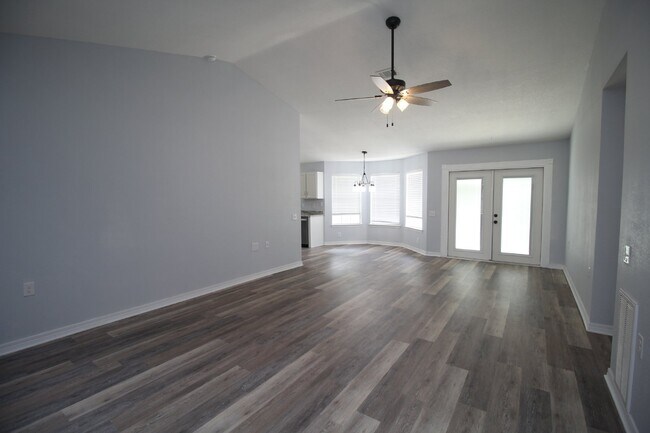 Foto del edificio - Updated Fox Hollow 3BR Home Near 9 Mile Rd with LVP Flooring, Granite Kitchen, 2-Car Garage & Fen...