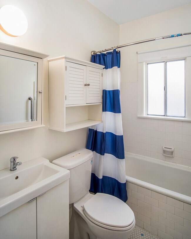 Building Photo - 933 Ocean Ave