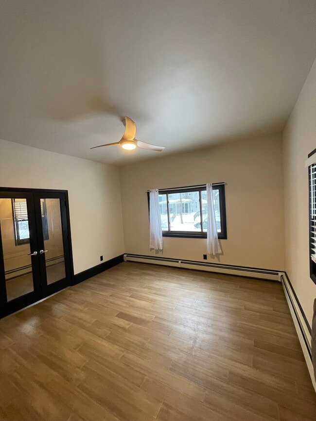 Foto del edificio - 824 Russell Ave N