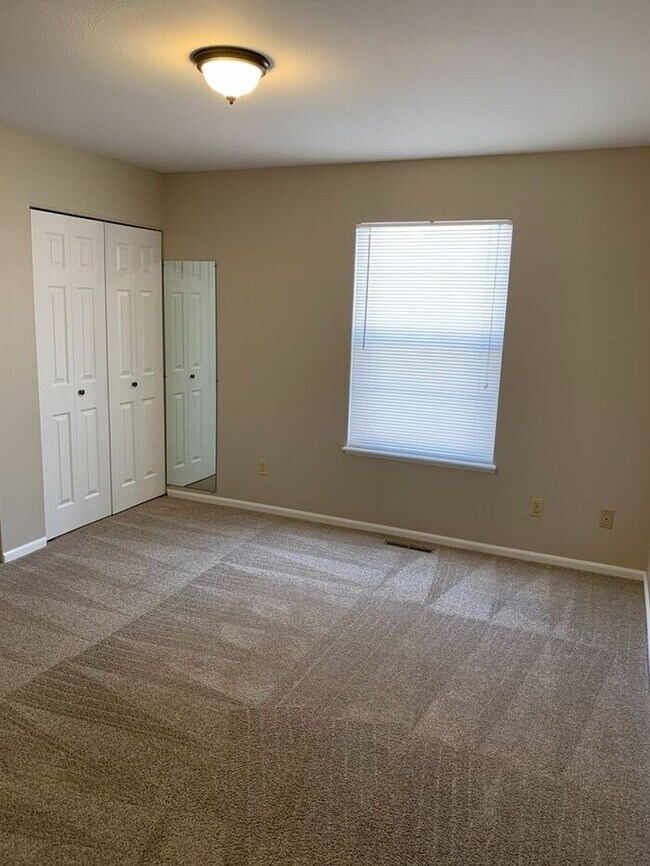 Foto del edificio - Lovely 2 Bedroom 2 Bathroom Home!