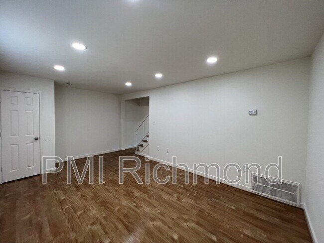 Foto del edificio - 307 Cedarwood St