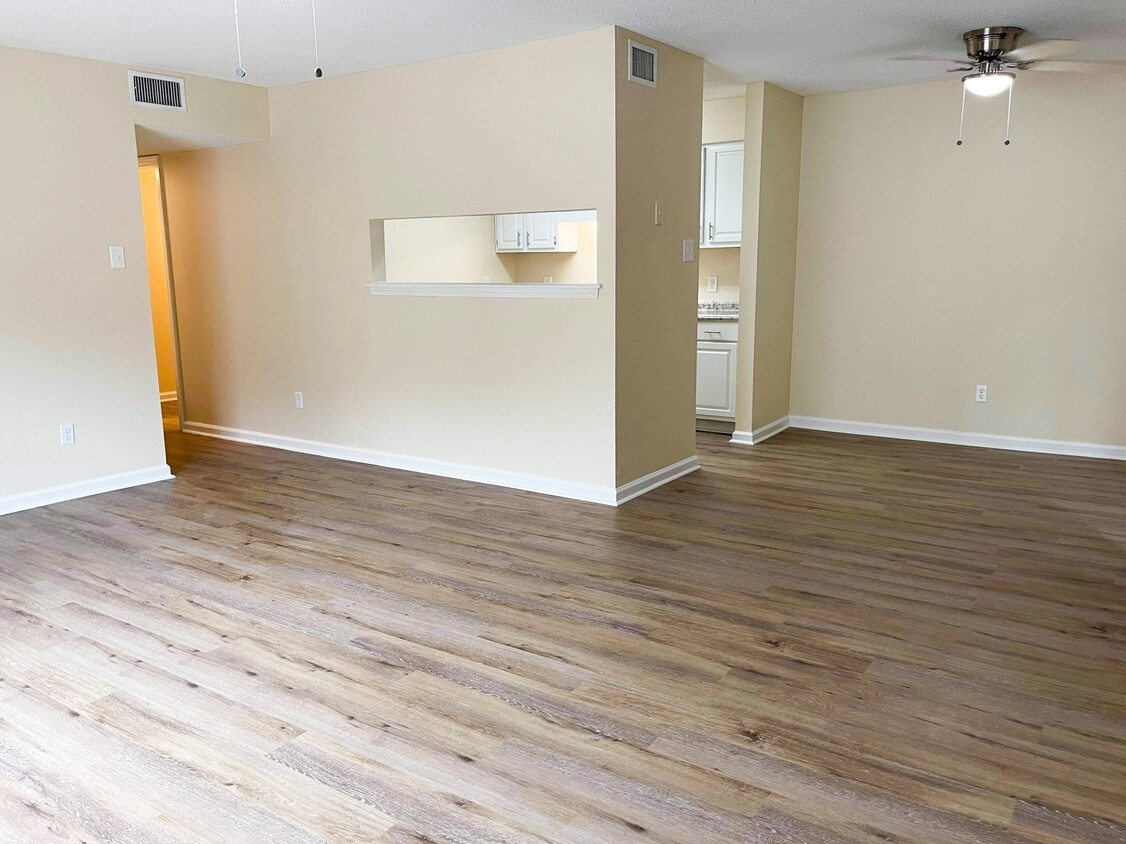 Primary Photo - 2750 W Pershing Blvd