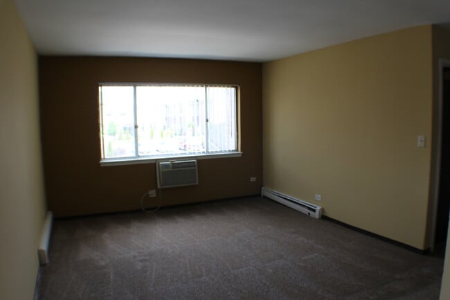 Building Photo - 706 W Ivanhoe Ln