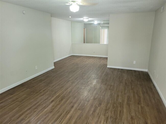 Foto del edificio - 9700 Leawood Blvd
