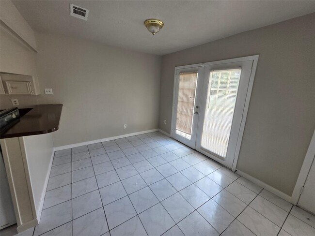 Building Photo - 9723 Huntington Way Dr