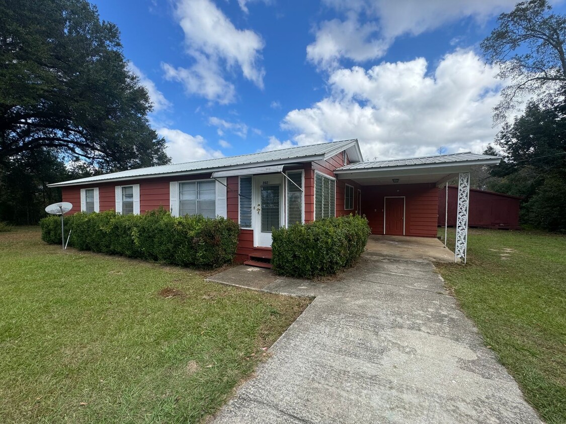 Primary Photo - Cute Frame Home in Grand Ridge, Florida