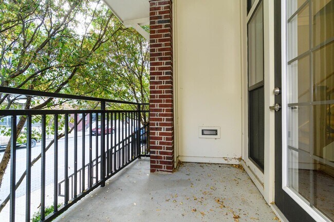 Building Photo - Biltmore Park Townhouse