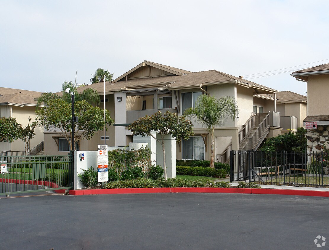 Primary Photo - 1211 W Lynne Ave