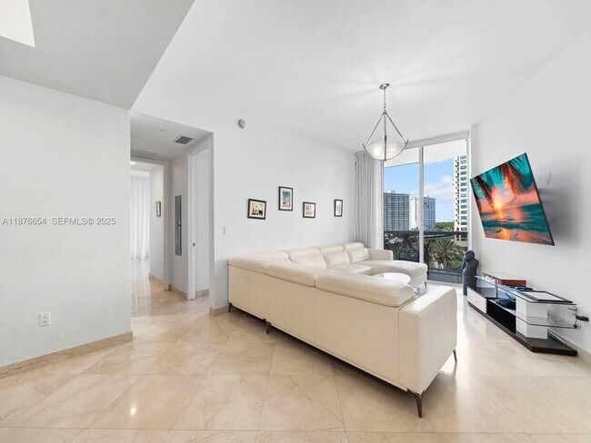 Foto del edificio - 15901 Collins Ave