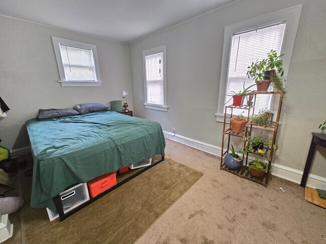 Foto del edificio - 2456 N Bartlett Ave