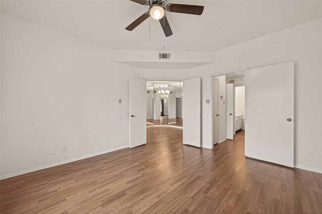 Foto del edificio - 2211 S Braeswood Blvd
