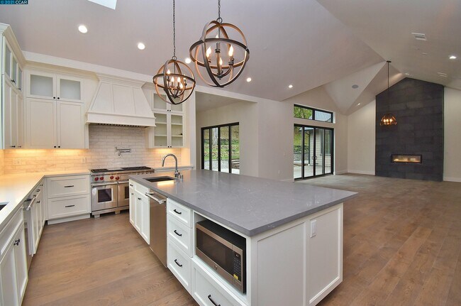 Building Photo - 4268 El Nido Ranch Rd