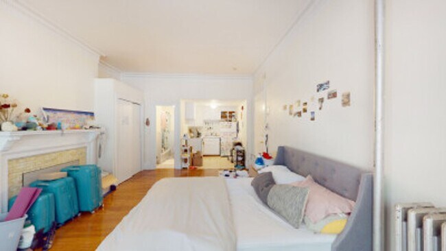Building Photo - Nice, Sunny and Updated Brookline Studio o...