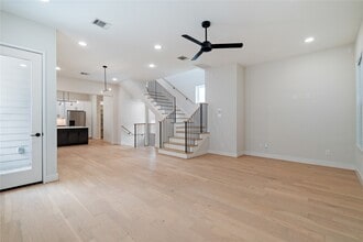 Building Photo - 2206 Lou Ellen Ln