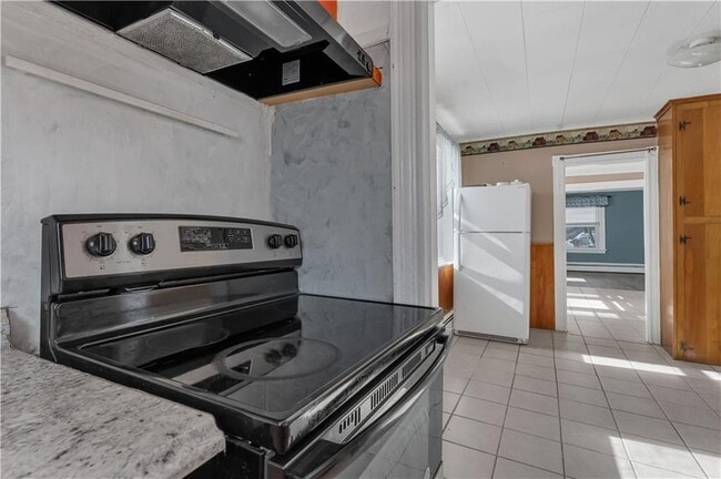 Building Photo - 1070 Main St