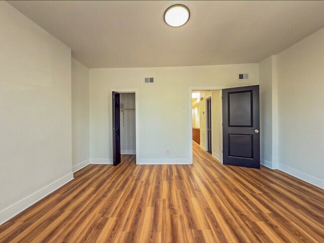 Foto del edificio - 4925 S Champlain Ave