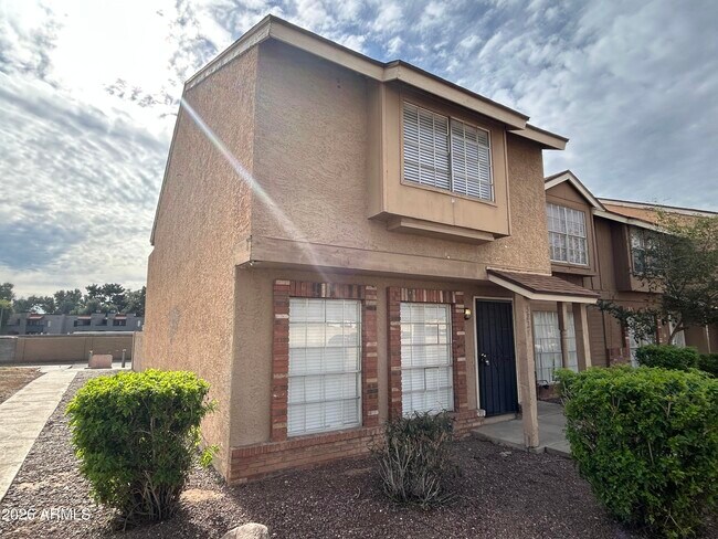 Building Photo - 5827 N 59th Dr