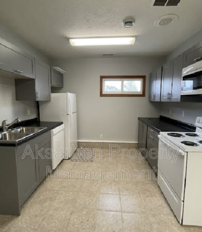 Building Photo - 2778 33rd Ave
