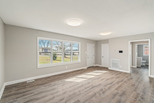 Building Photo - 3658 Tarbett Rd