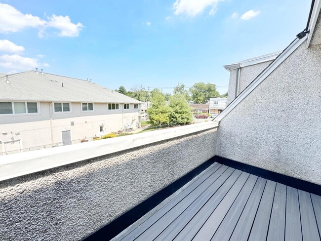 Building Photo - 466 Pompton Ave