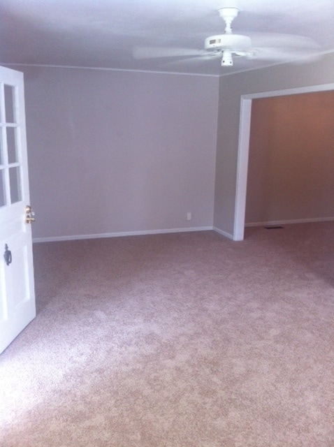 Building Photo - Florence Park South - 2 Bed 1 Bath 1 Garage, Fenced Yard! Large Kitchen!
