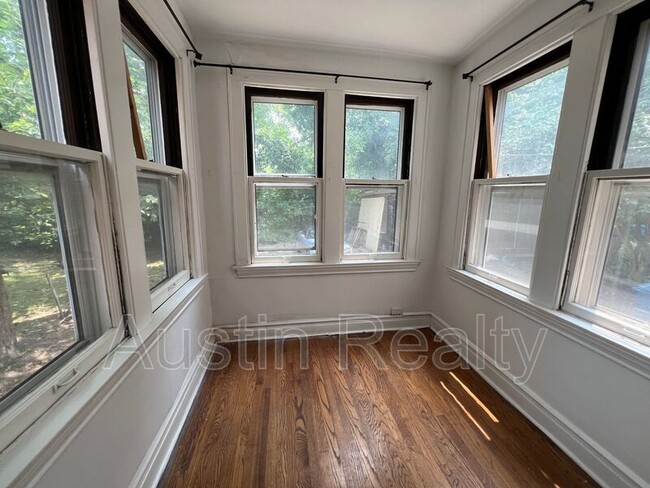 Building Photo - 1712 Yale Ave