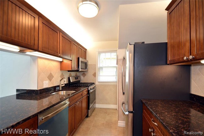 Building Photo - 251 E Lincoln St