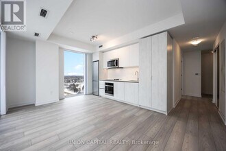 Building Photo - 5858 Yonge St