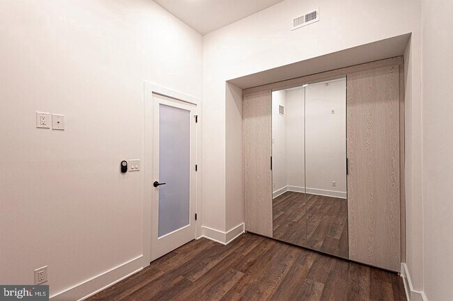 Foto del edificio - 1211 Bainbridge St