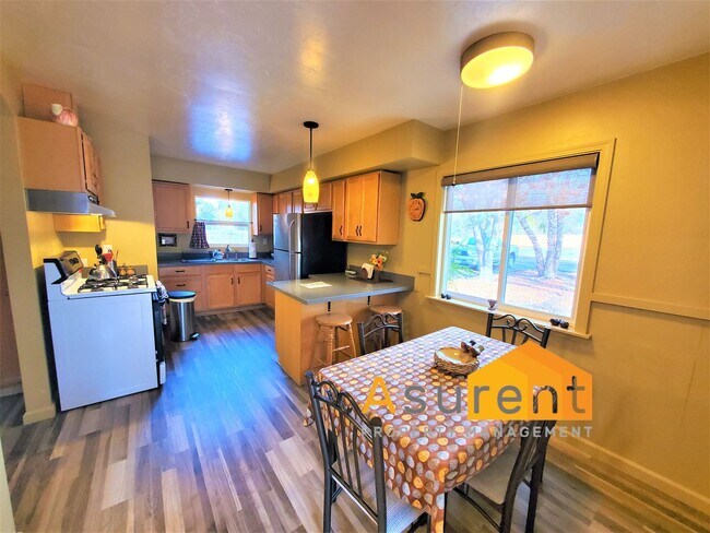 Foto del edificio - Charming Updated Fully Furnished Rental Av...