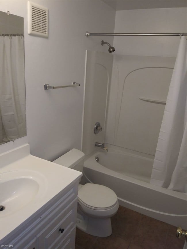 Building Photo - 2 br, 1 bath Apartment - 1142 Florence Dr B