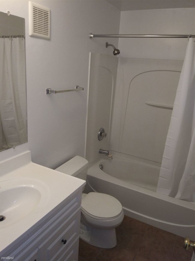 Foto del edificio - 2 br, 1 bath Apartment - 1142 Florence Dr B