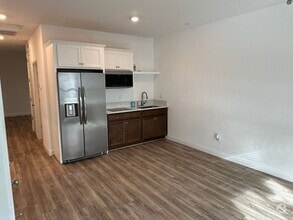 Building Photo - 112 E Tyler Ave